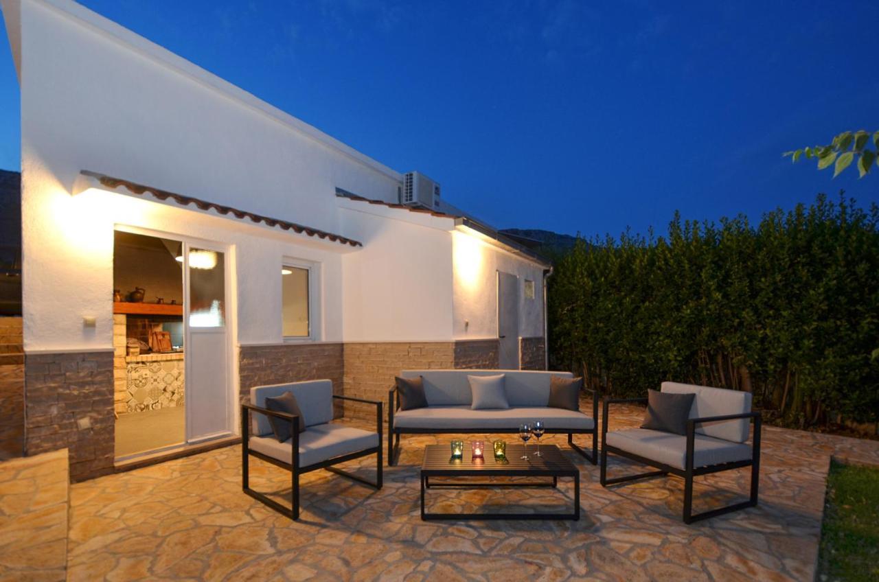 Holiday Home Nevera Kaštela Buitenkant foto